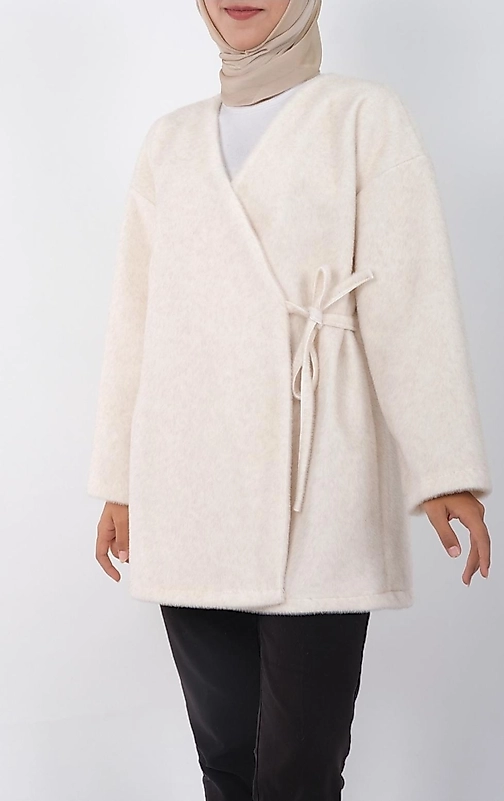 Beli Baglamali Yandan Kürklü Ceket Ekru Renk