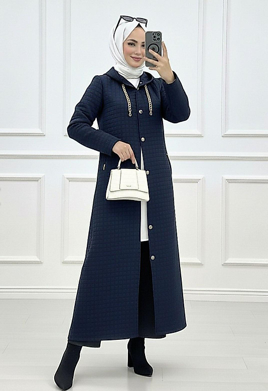 Yakası Zincir Detayli Uzun Kapitone Kaban