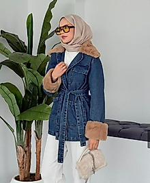 Kot Ceket Kol ve Yaka kürk Detayli