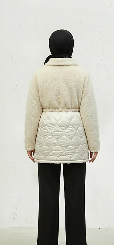 Kaitone Detayli Krem Mont